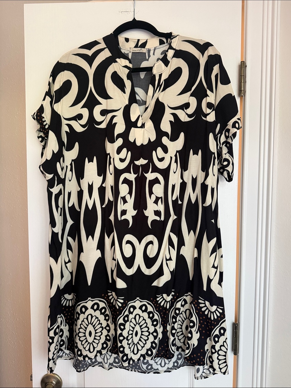 Black & White Printed Short Sleeve Tunic with V-Neck Made in Italy
